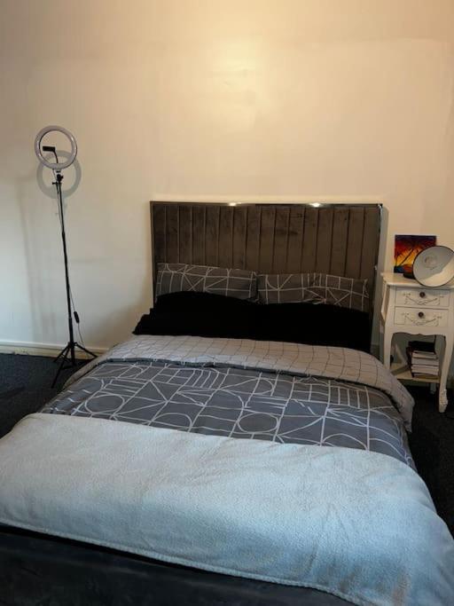 1-Bed Flat With Fast Wi-Fi In Prime Location 15Mins From Central Лондон Экстерьер фото